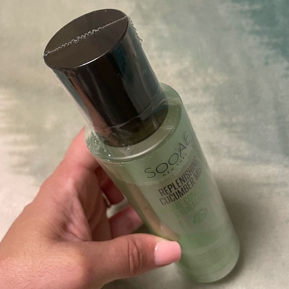 🥒 Soo'AE Replenishing Cucumber Face Mist 🥒 - Picture 4 of 5